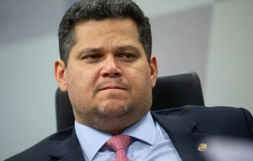 Proposta de Alcolumbre sobre 8 de janeiro divide governo, e oposição insiste em anistia ampla