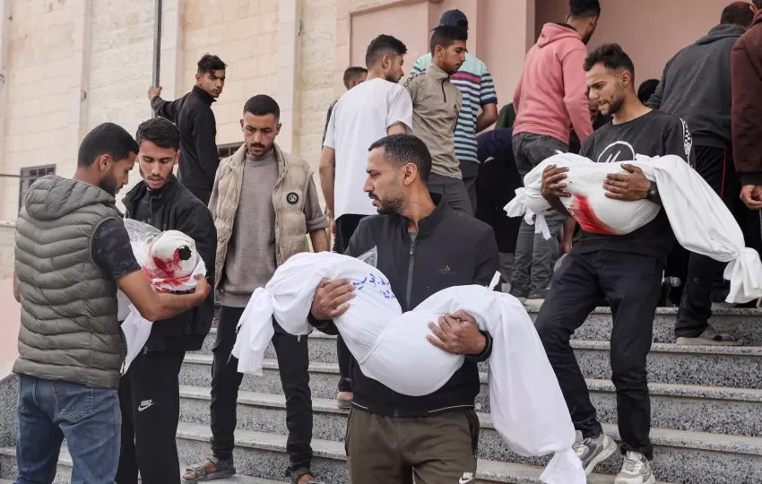  Ataques aéreos israelenses matam 10 em escola com desabrigados