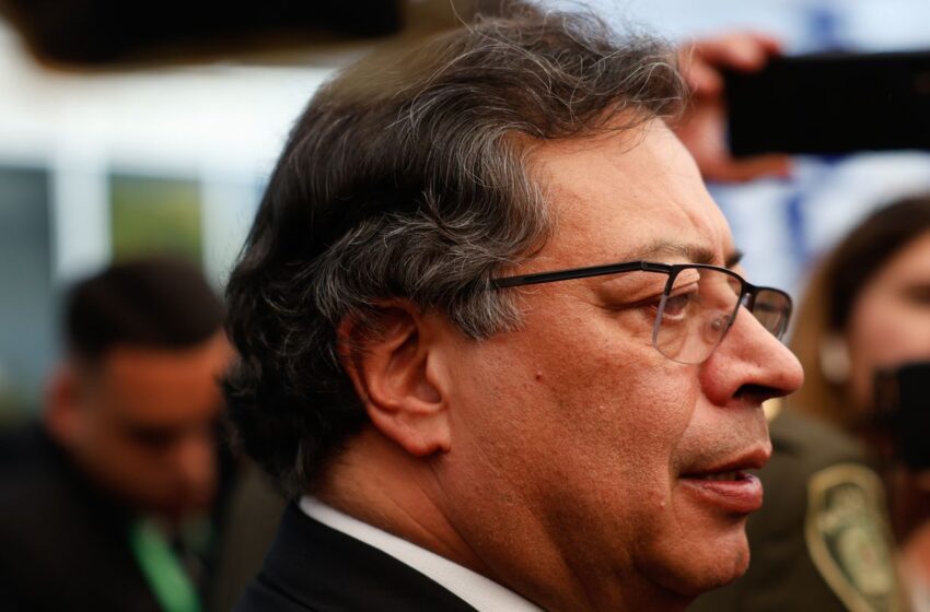  Presidente da Colômbia sugere greve geral após acusar Senado de fraude
