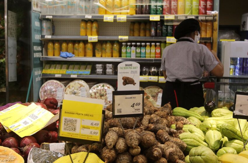  Contratos de trabalho por hora em supermercados aumentam precarização