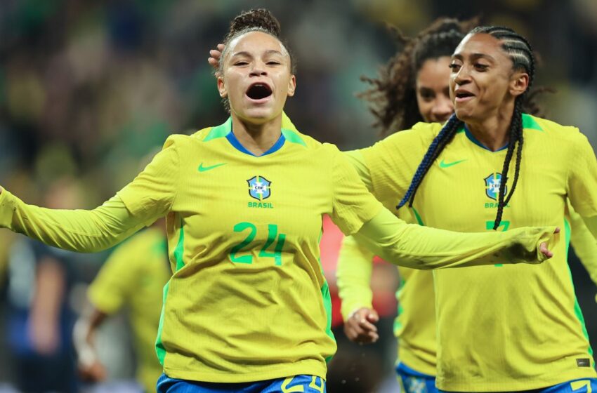  Dudinha brilha e seleção feminina derrota Japão no frio paulistano