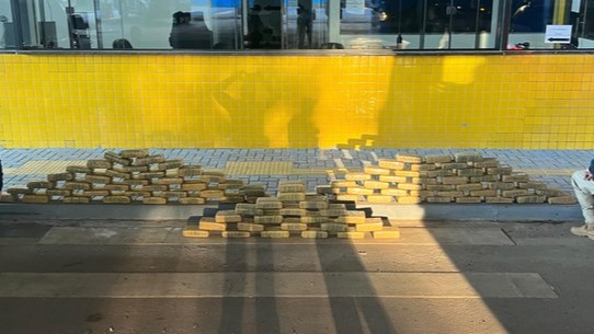  PRF apreende mais de 100kg de drogas em caminhão no município de Vilhena