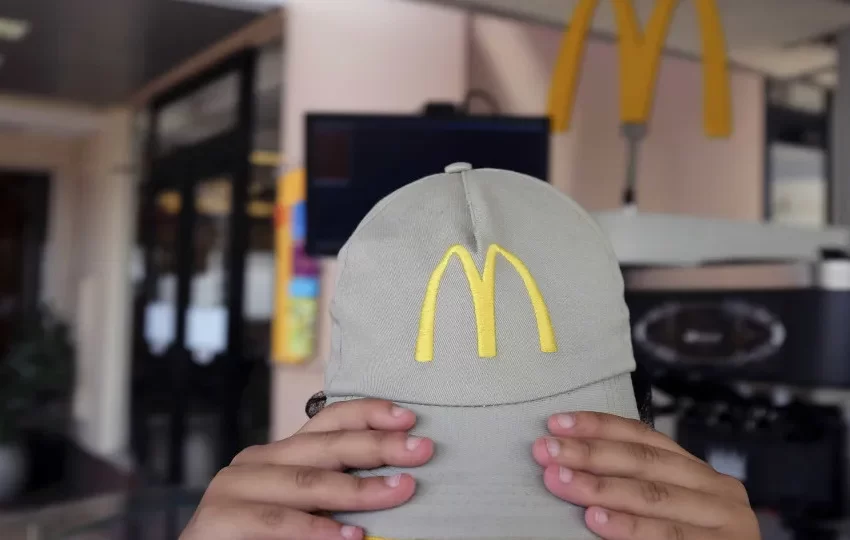  McDonald’s nos EUA proíbe menores de 21 após brigas em restaurante