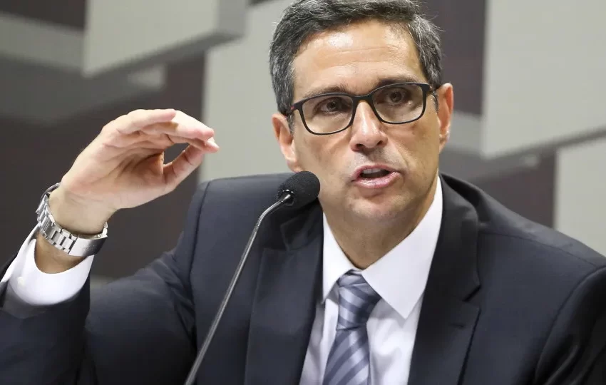  Campos Neto diz que informou Comissão de Ética Pública sobre cargo no Nubank, mas governo nega