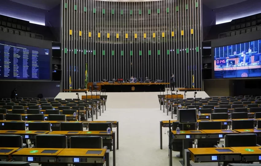  Projeto que aumenta número de deputados para 531 tem urgência aprovada