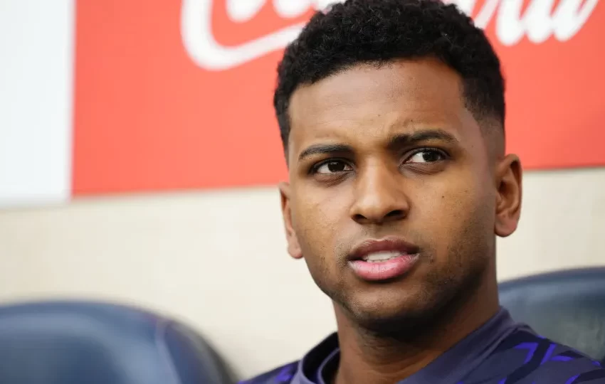  Rodrygo rebate especulações sobre saída do Real