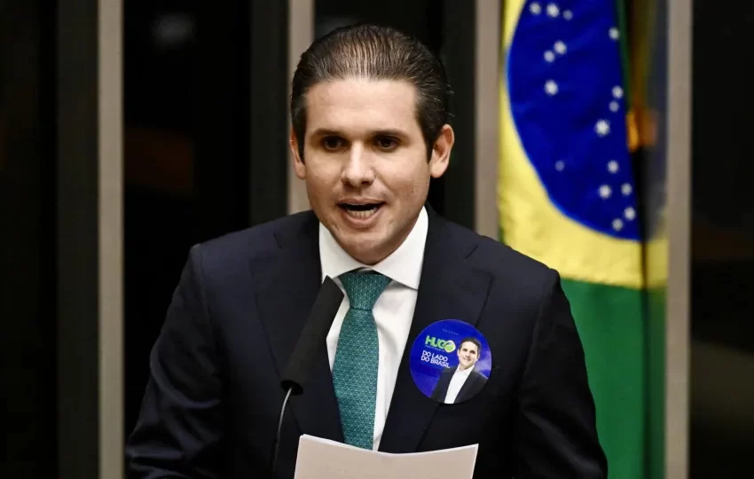  Oposição pressiona Motta por CPI do INSS; juiz manda quebrar sigilos