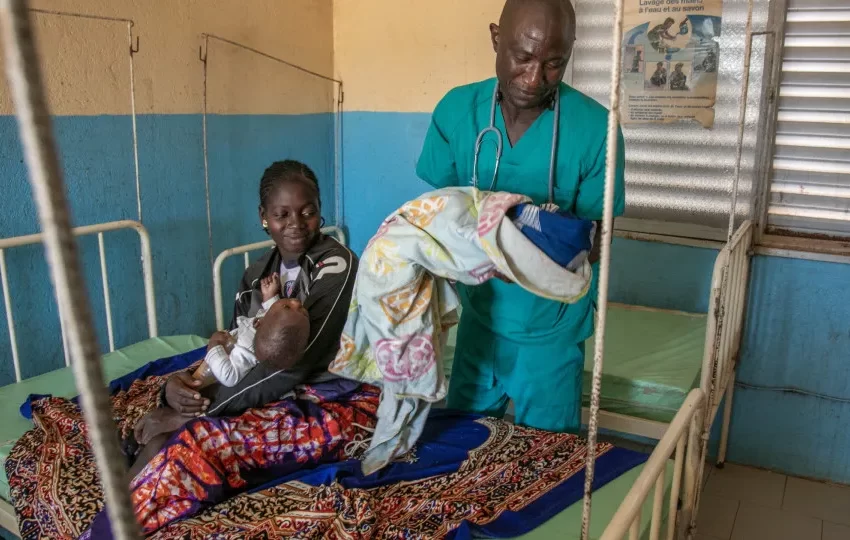  Meio milhão de crianças morrem anualmente na África por falta de vacinas