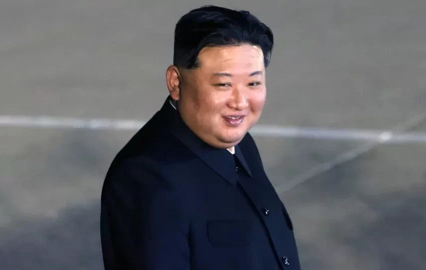 Kim Jong-un acompanha teste de míssil e reforça poder nuclear