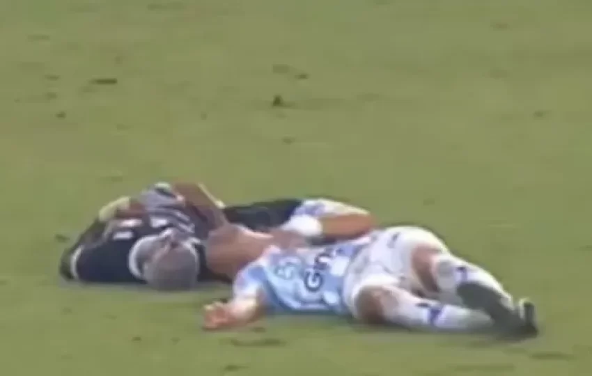  Jogador ficará na UTI por tempo indeterminado após choque; vídeo