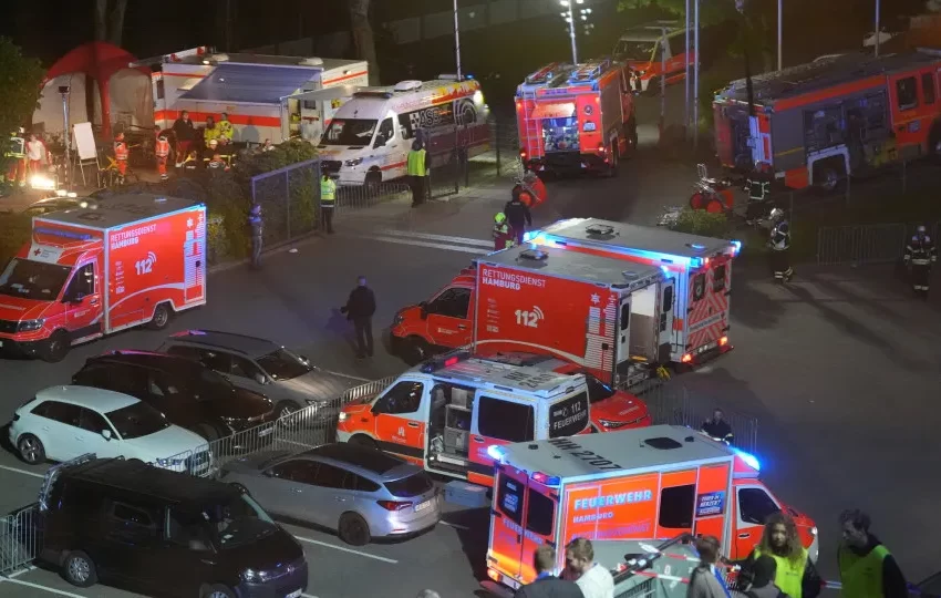  Invasão de campo em Hamburgo deixa 44 feridos e 25 hospitalizados