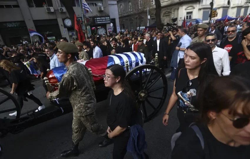  ‘Uma pessoa como Pepe Mujica não morre’, diz Lula em funeral