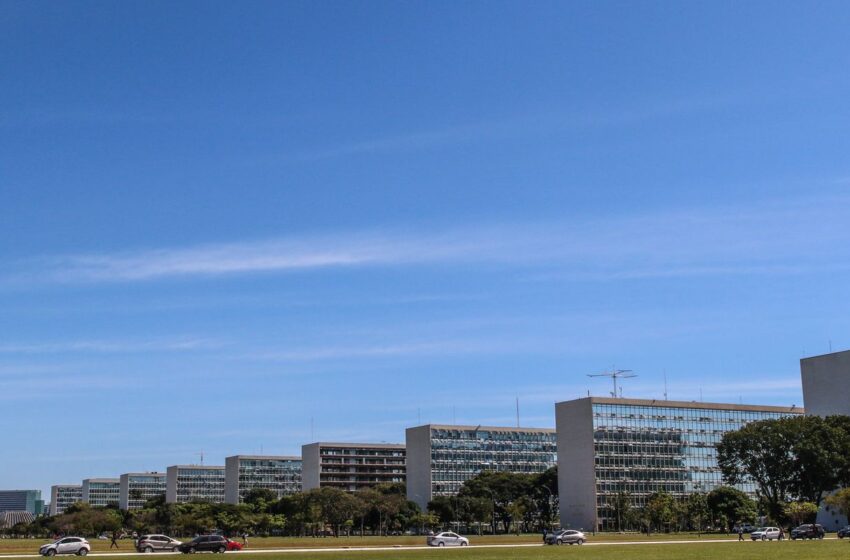  Senado aprova reajuste salarial de servidores federais