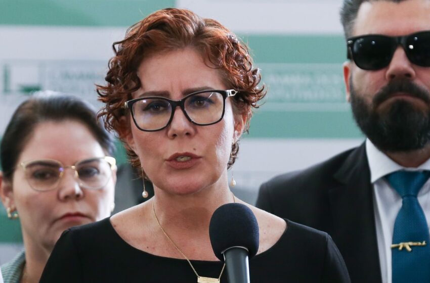  Câmara autoriza licença de 127 dias à deputada Carla Zambelli