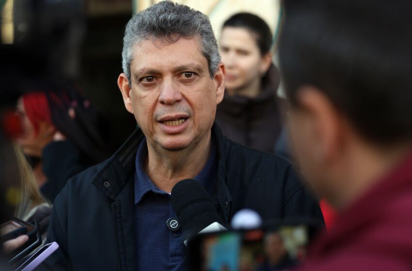  Macêdo diz que derrubada de decreto do IOF foi derrota do país