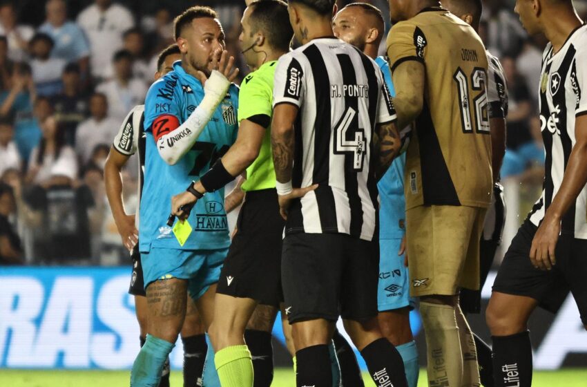  Neymar é expulso e Santos perde do Botafogo na Vila pelo Brasileirão
