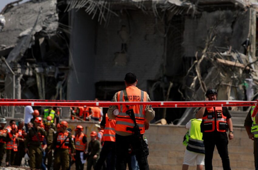  Iranianos saem abalados e israelenses mais agressivos, diz professor