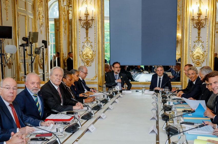  Macron pede inclusão de cláusulas-espelho para acordo UE-Mercosul