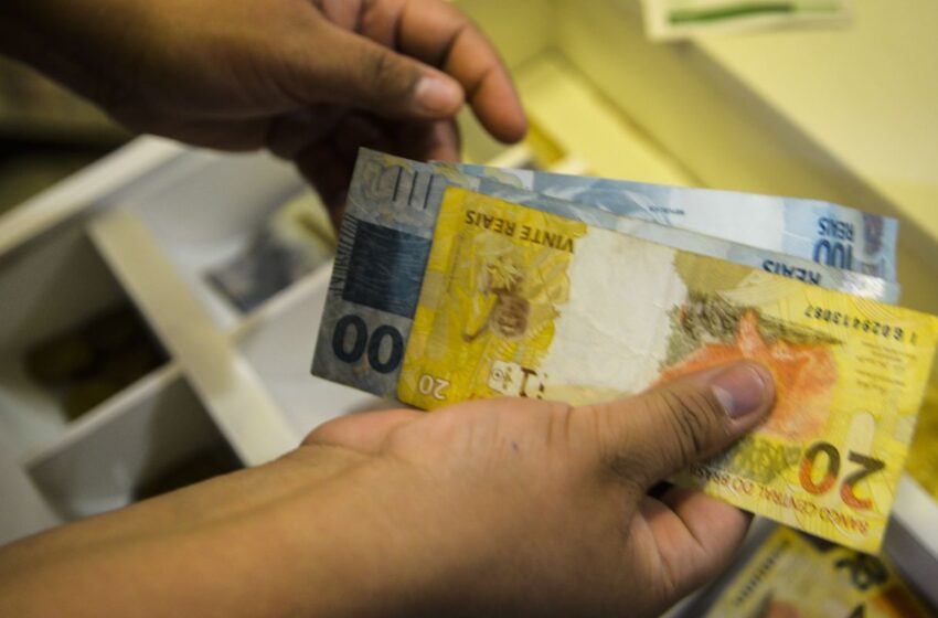  Rendimento médio dos brasileiros chega a R$ 3.270
