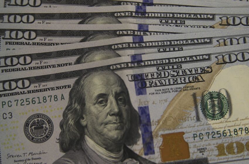  Dólar atinge menor valor em oito meses com conversa de Trump e Jinping
