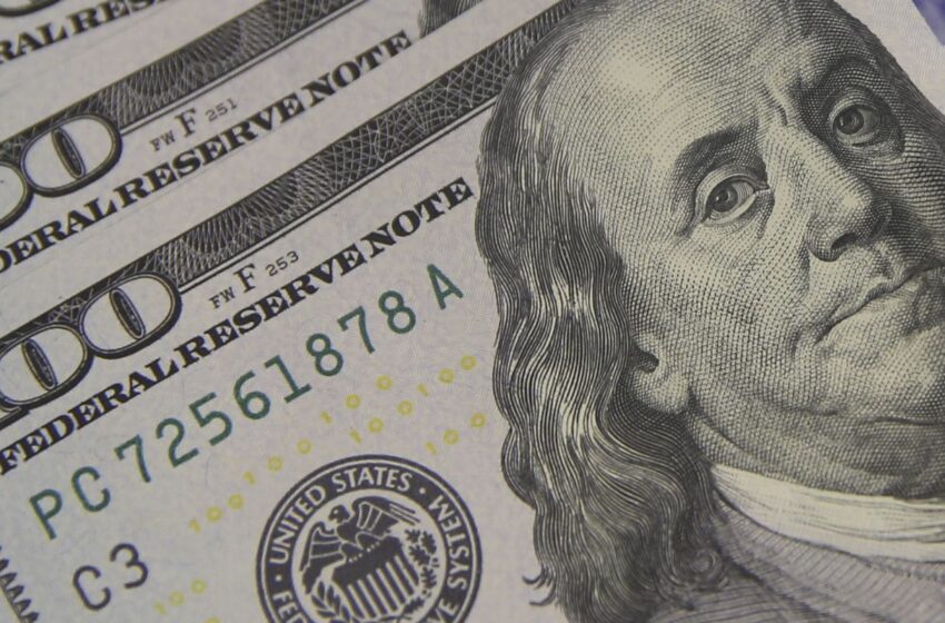  Dólar cai para R$ 5,56 à espera de pacote fiscal