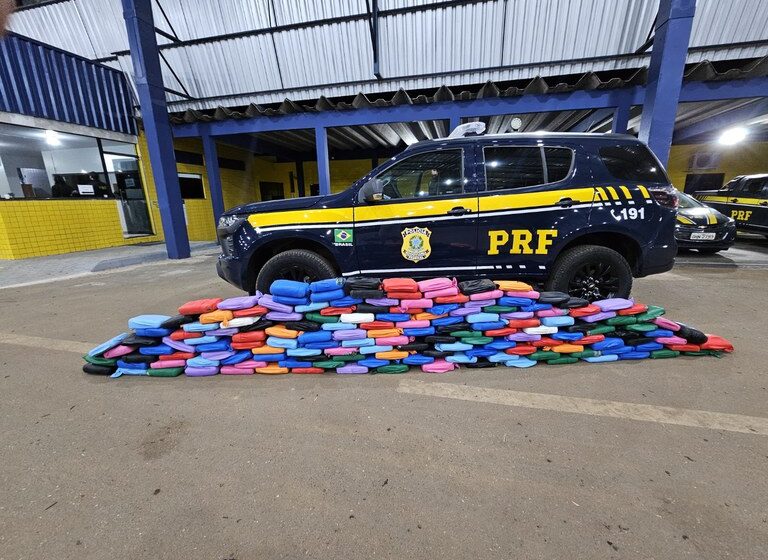  PRF apreende quase 190 quilos de skunk escondidos em carga de bebedouros em Vilhena