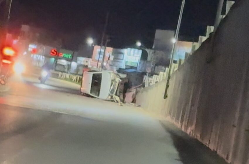  Hilux Colide com Viaduto e Tomba na Avenida Transcontinental em Ji-Paraná