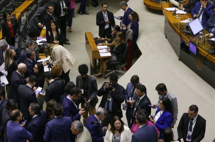  Congresso aprova usar emendas para salários de profissionais da saúde