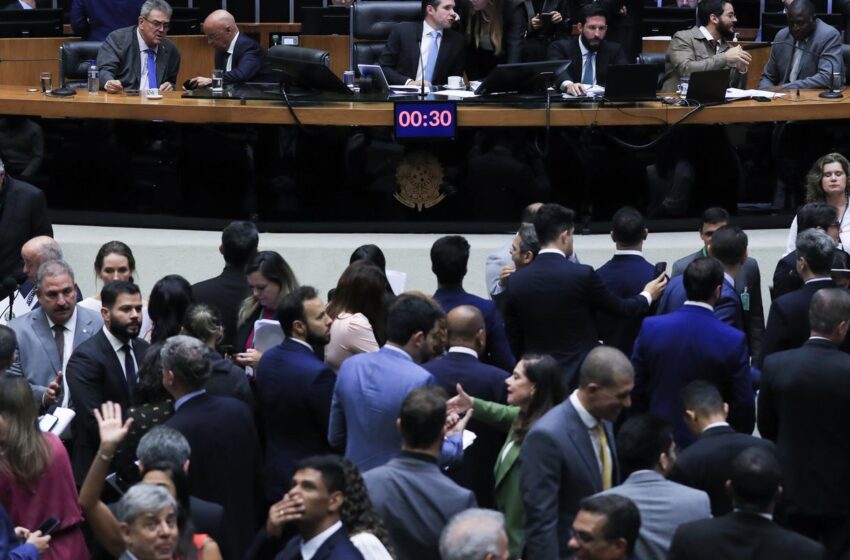  Câmara aprova urgência para suspender decreto do IOF