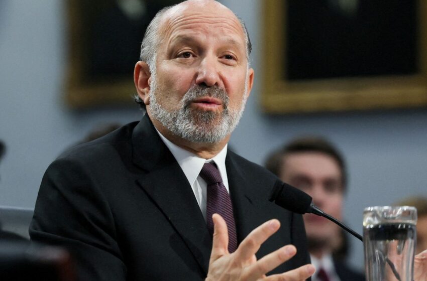  Secretário dos EUA diz que entrada em vigor de tarifas não será adiada