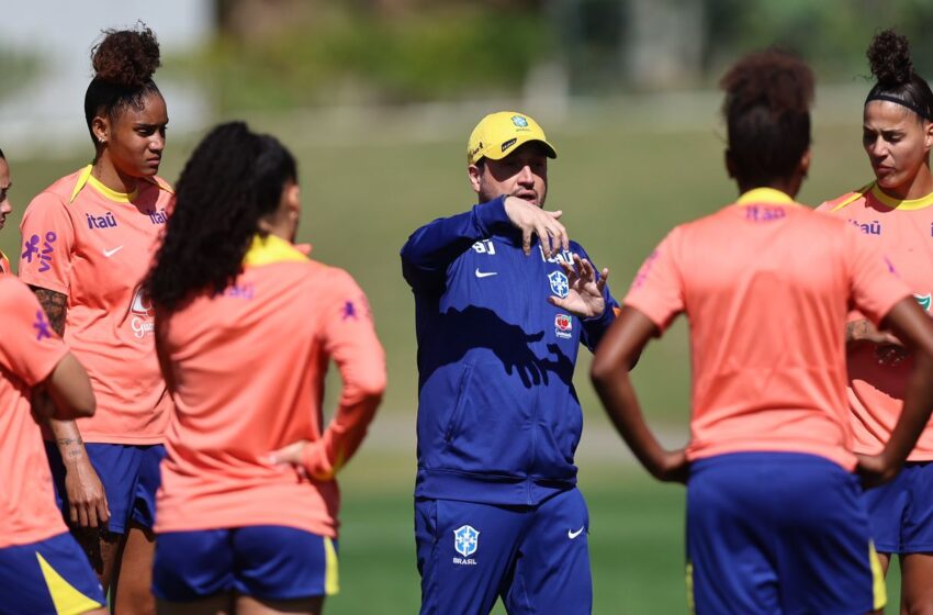  Arthur Elias admite favoritismo do Brasil na Copa América