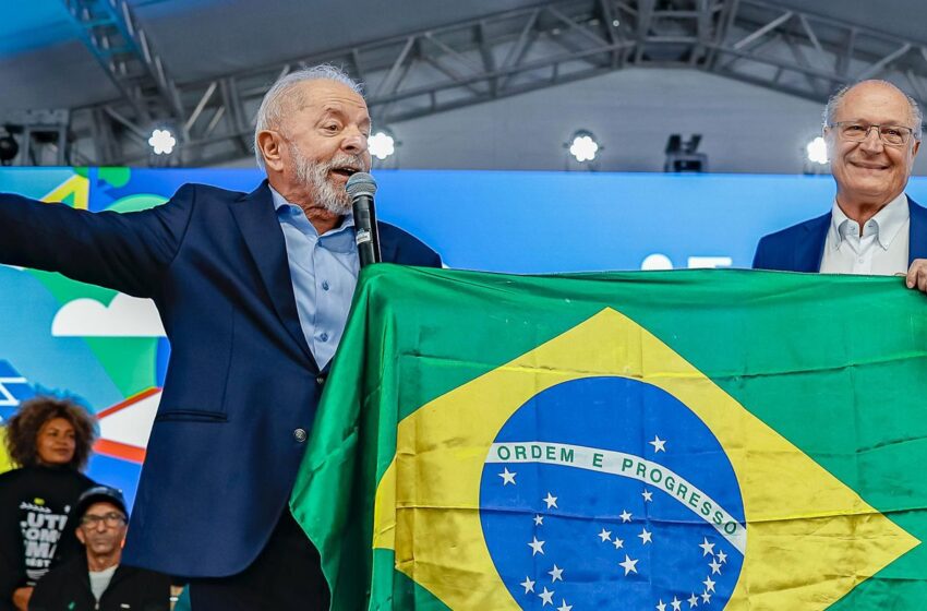  Lula chama Trump “para conversar” e reafirma que Brasil tenta negociar