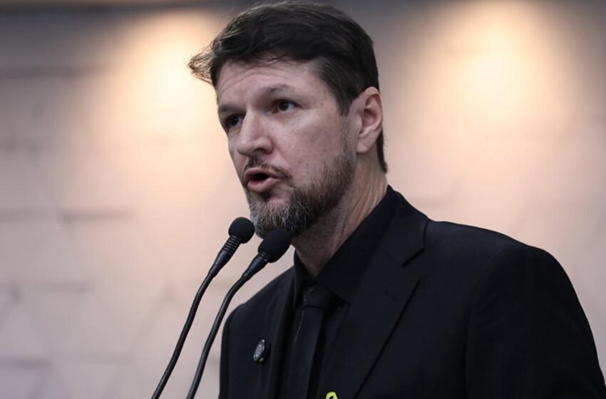  Pedido do Vereador Anderson de Mattos é Atendido e Bairros do 2º Distrito Recebem Manutenção nas Ruas