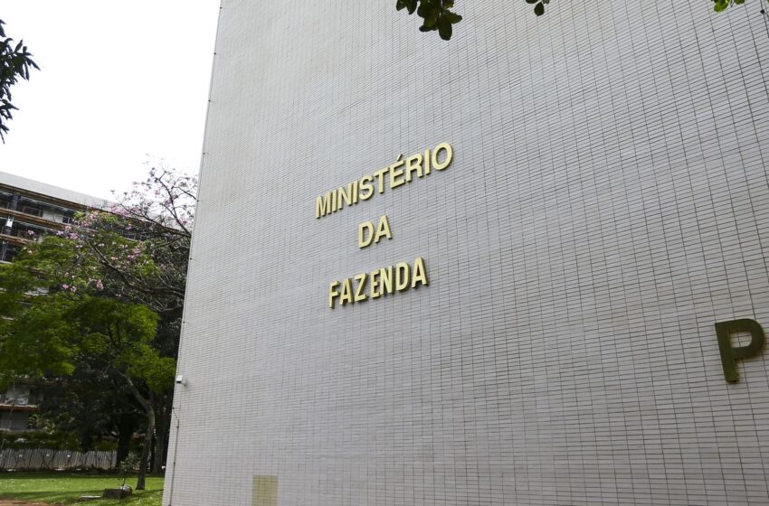  Ministério da Fazenda aumenta para 2,5% estimativa do PIB em 2025