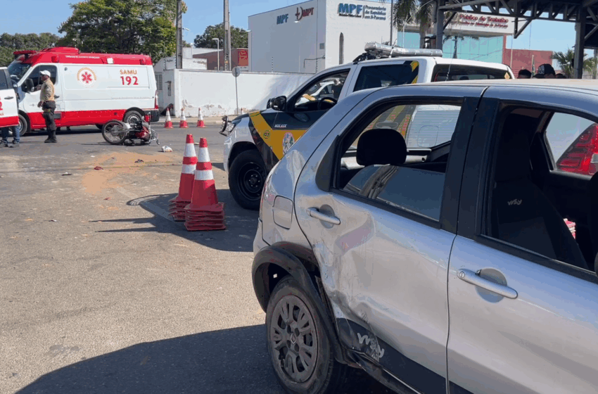  Mulher Fica Ferida em Colisão de Moto e Carro em Ji-Paraná