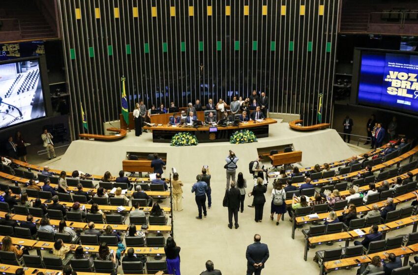  Congresso Nacional homenageia os 90 anos da Voz do Brasil