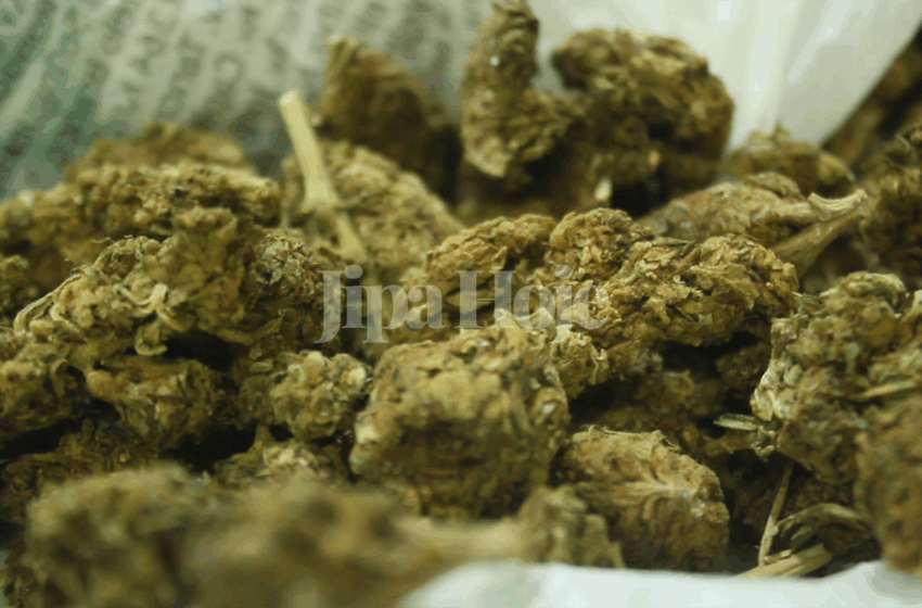  Homem em Atitude Suspeita é Detido com Maconha na T-16