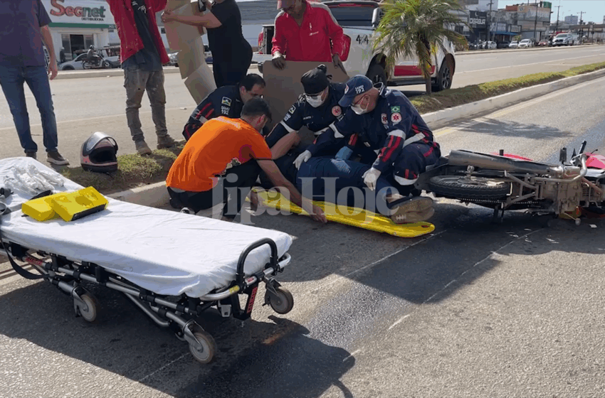  Motociclista Fica Ferida Após Queda em Óleo na Pista em Ji-Paraná