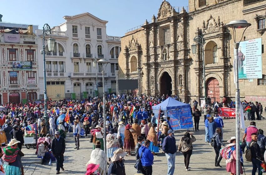  Bolívia vai às urnas com direita favorita e 23% dos votos indefinidos
