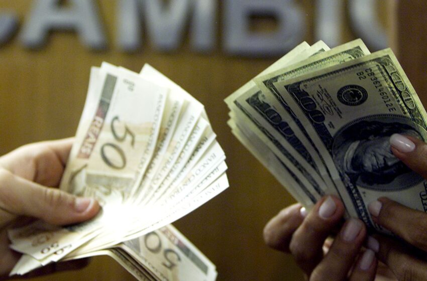  Dólar segue mercado internacional e sobe para R$ 5,43