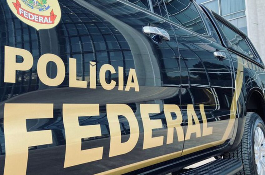  PF cumpre busca e apreensão de celulares na casa de Bolsonaro