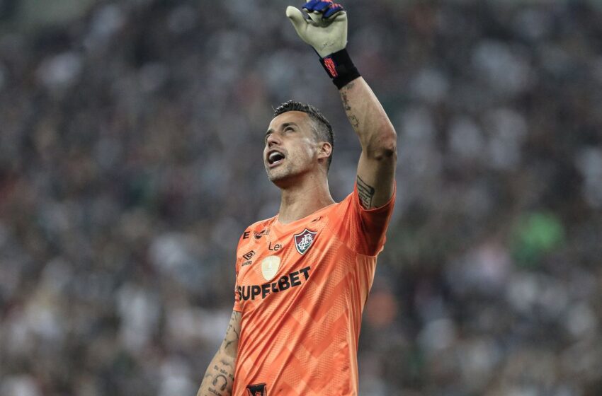  Fábio vira jogador com mais partidas disputadas no futebol mundial