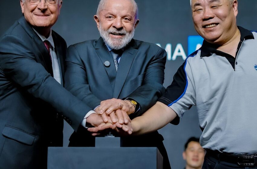  Em inauguração de montadora, Lula defende relação comercial com China