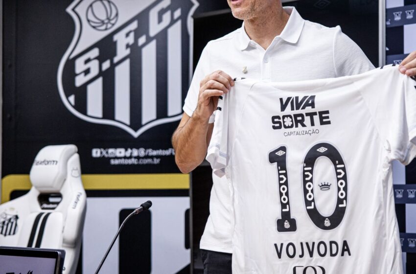  Vojvoda é apresentado oficialmente como novo técnico do Santos