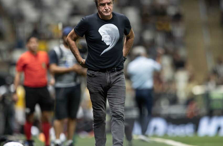  Atlético-MG anuncia saída do técnico Cuca, oito meses após contratação