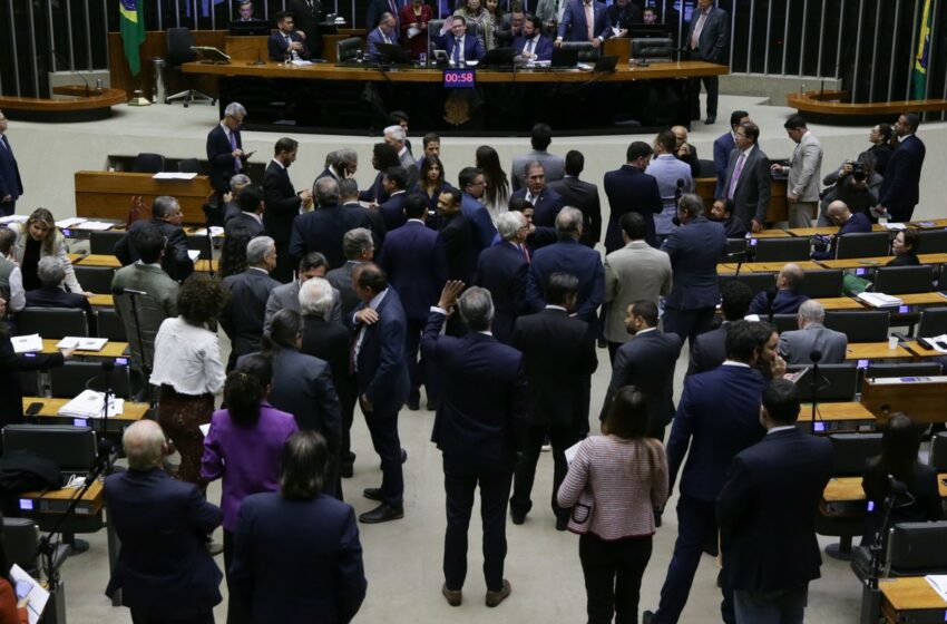  Projeto que pune quem impedir funcionamento da Câmara avança