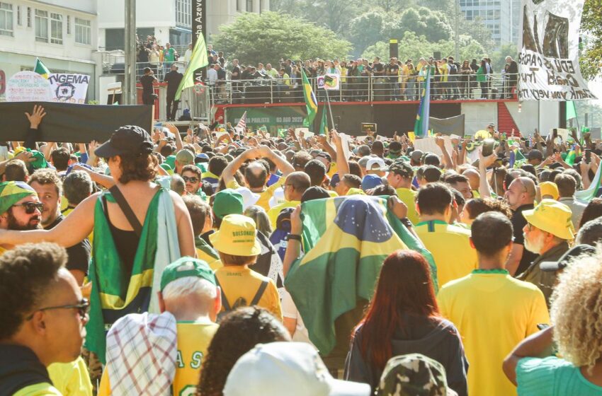  Ato em São Paulo pede anistia a Bolsonaro e exalta Trump