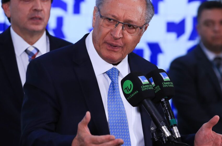  Na Câmara, Alckmin pede urgência em propostas sobre exportações