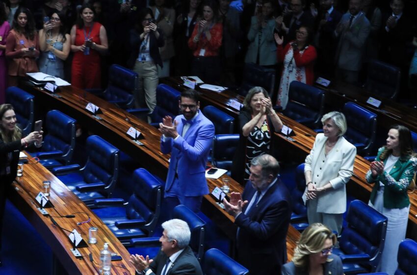  Senado aprova projeto contra adultização de crianças na internet