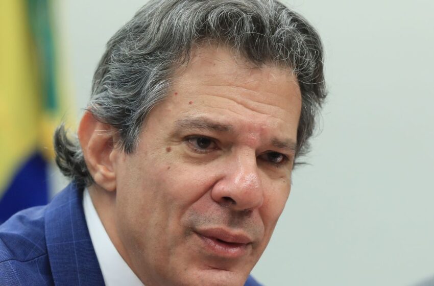  Haddad: 20 milhões de brasileiros não deveriam estar pagando IR